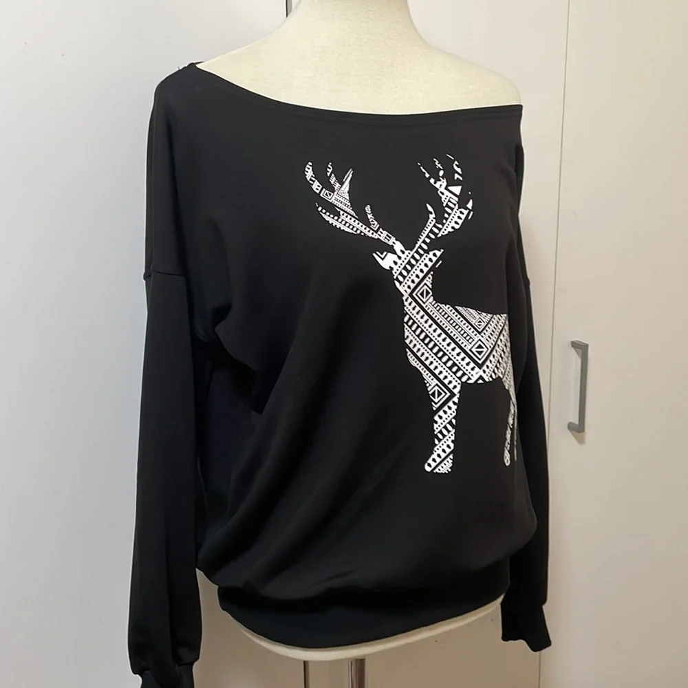Off Shoulder Winter Holiday * Black & White * Deer Holiday Sweatshirt Size Small